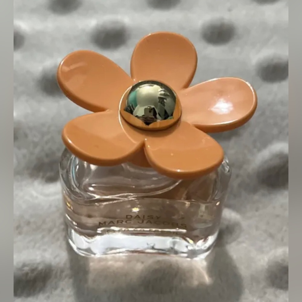 Marc Jacobs Daisy Ever So Fresh Eau De Parfum 4ml Miniature Perfume - Picture 2 of 8